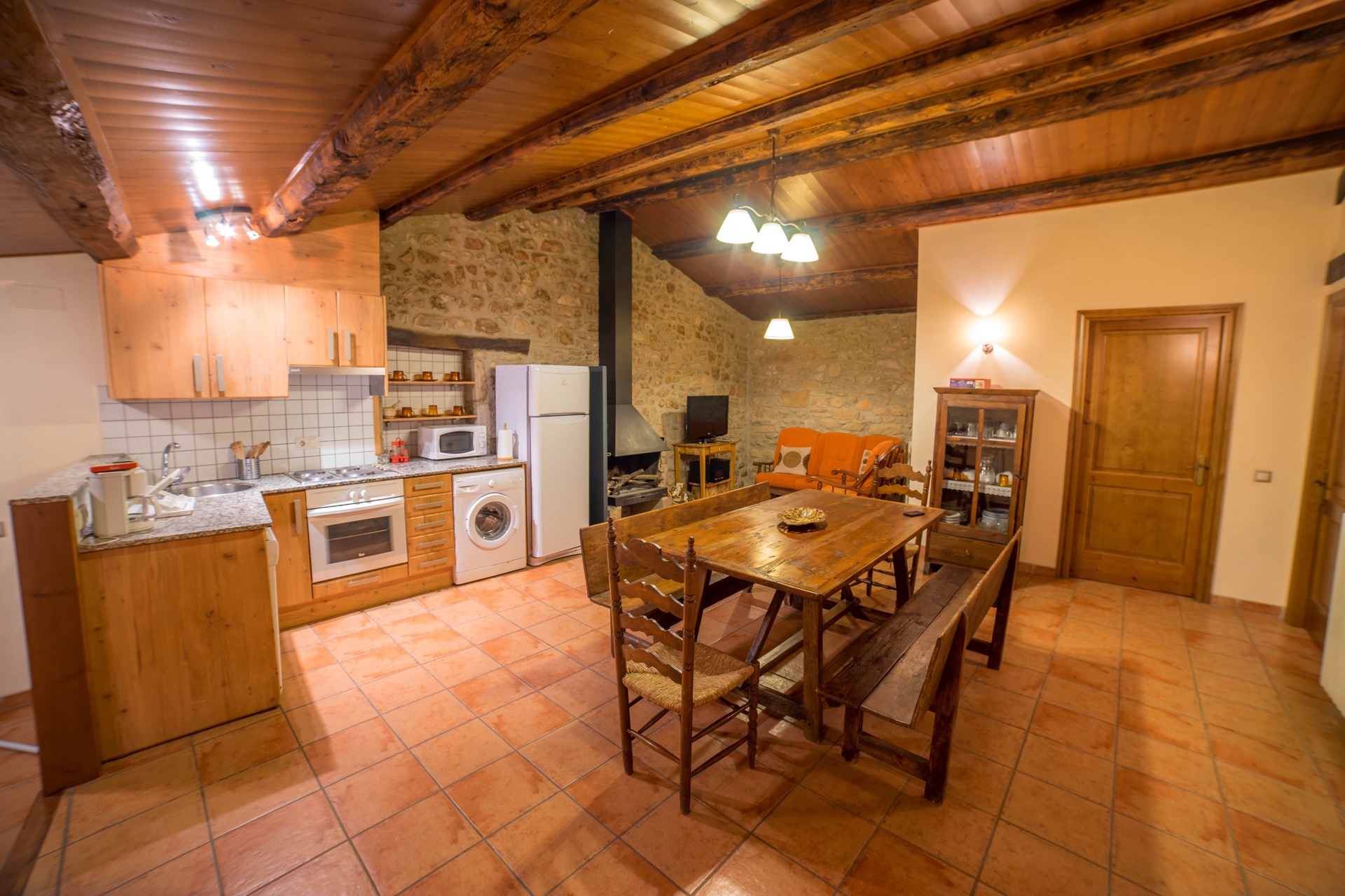 Living room and kitchen at Casafont I