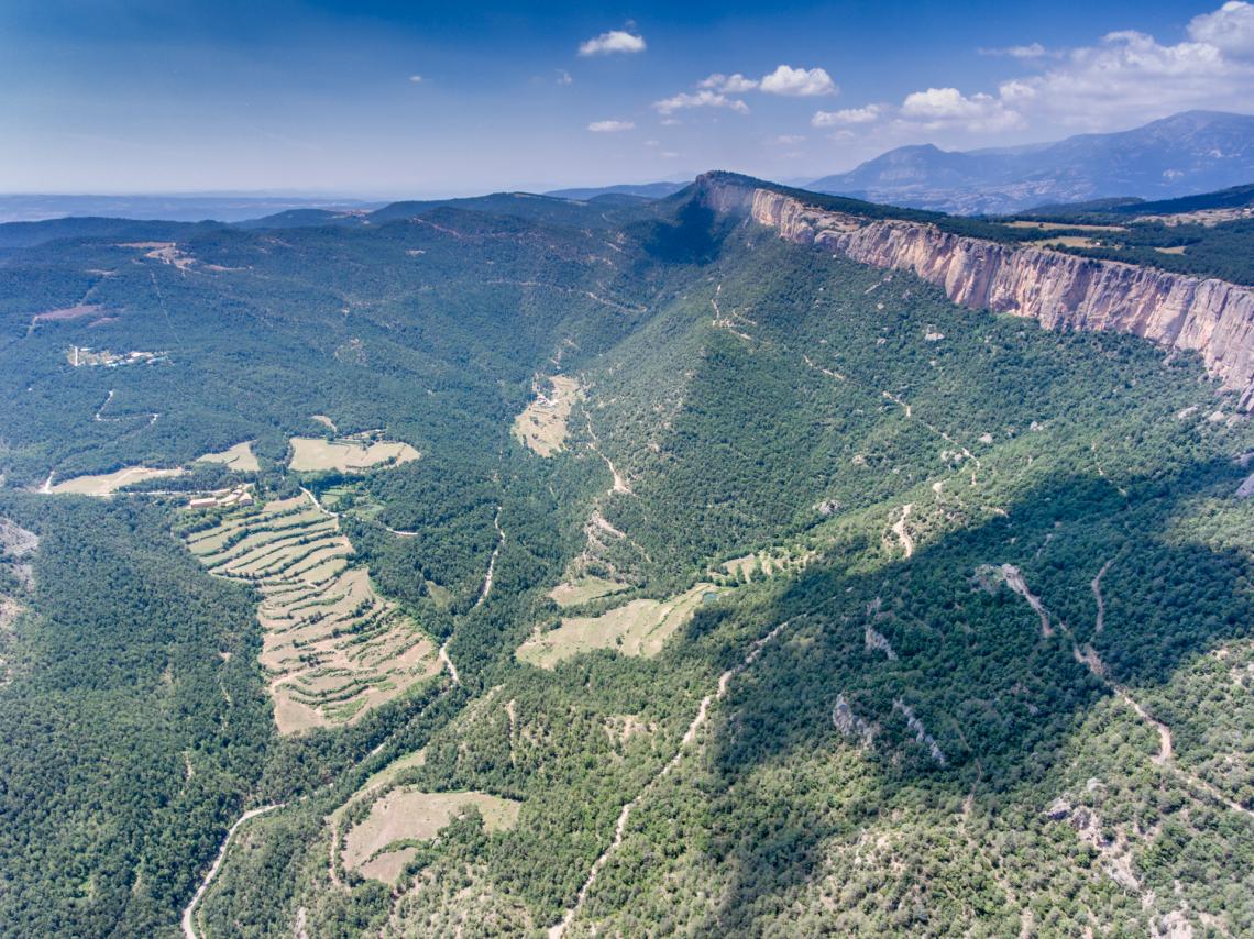 Masia Casafont i Cingle de Busa - vista àeria 